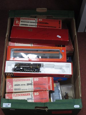 Lot 364 - Twenty-four 'HO' Gauge Continental Outline...
