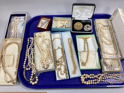 Lot 15 - Assorted Costume Jewellery, including...