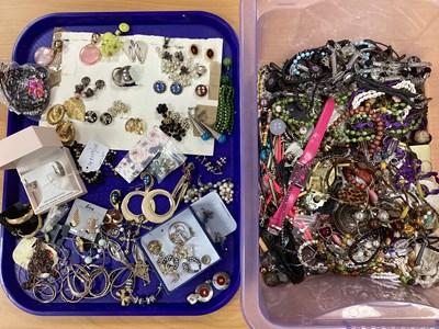 Lot 47 - Vintage and Modern Assorted Costume Earrings,...