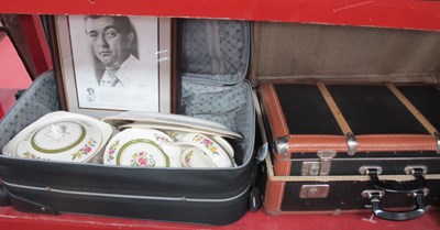 Lot 1068 - Royal Cauldon Table China, of twenty-five...