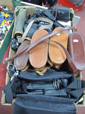 Lot 1059 - A collection of binoculars some in cases to...