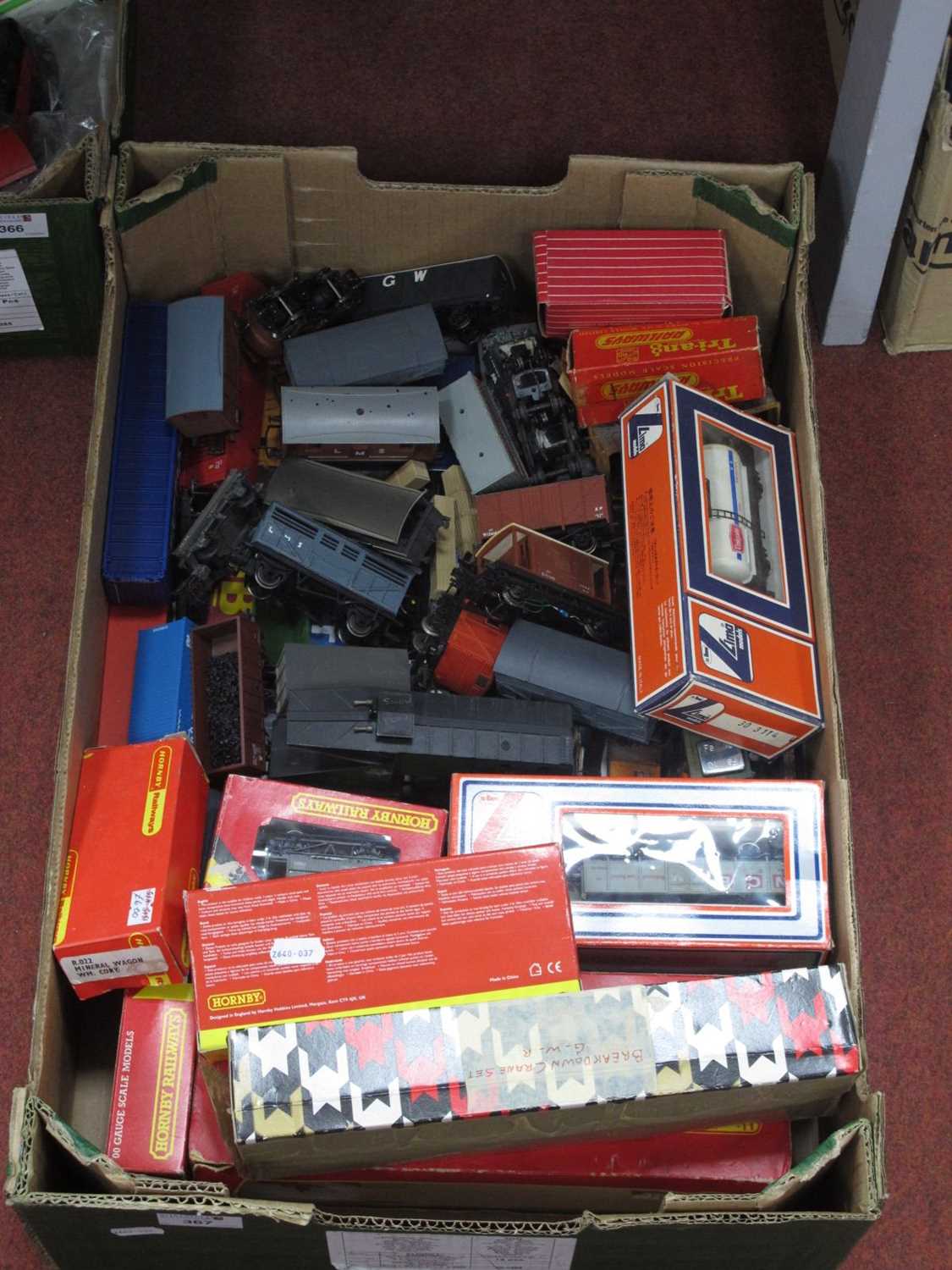 Lot 367 - Forty "OO" Gauge/4mm Items of Mainly Unboxed...