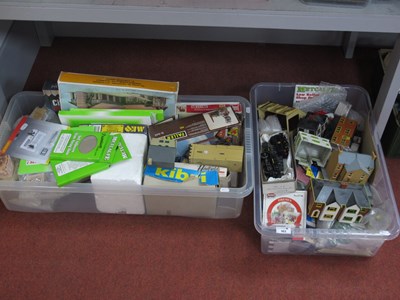 Lot 362 - A Quantity of "OO" / "HO" Gauge Model Railway...