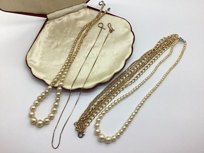 Lot 161 - A 9ct Gold Fine Box Link Chain, (broken)...