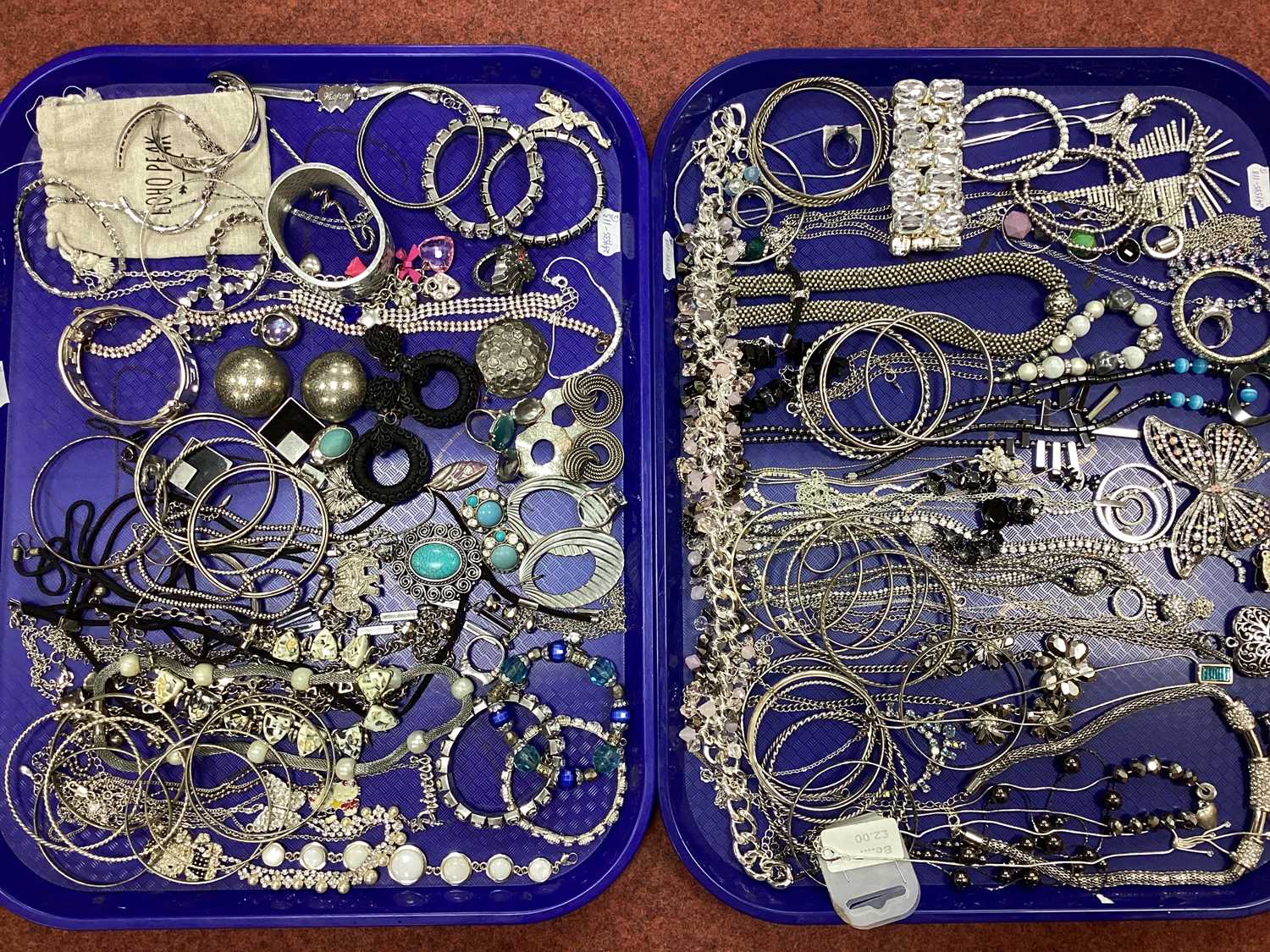 Lot 32 - A Collection of Modern Costume Jewellery,...