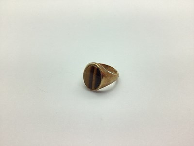 Lot 230 - A 9ct Gold Tiger's Eye Signet Style Ring,...
