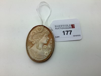 Lot 177 - A Large 9ct Gold Oval Shell Carved Cameo...