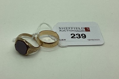 Lot 239 - A 9ct Gold Hardstone Inset Signet Style Ring,...