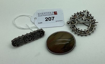 Lot 207 - A Vintage Penannular Brooch, of openwork...