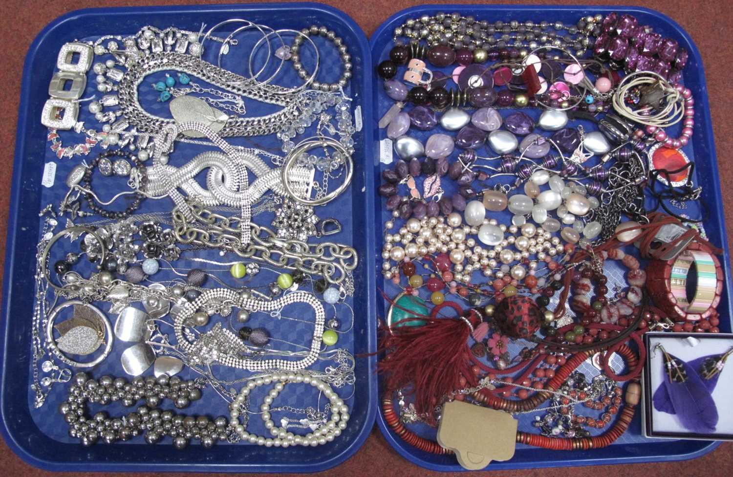 Lot 39 - A Collection of Modern Costume Jewellery, in...