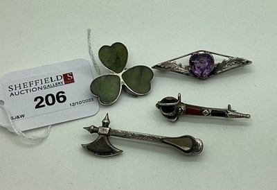 Lot 206 - A Polished Hardstone Inset Shamrock Brooch,...