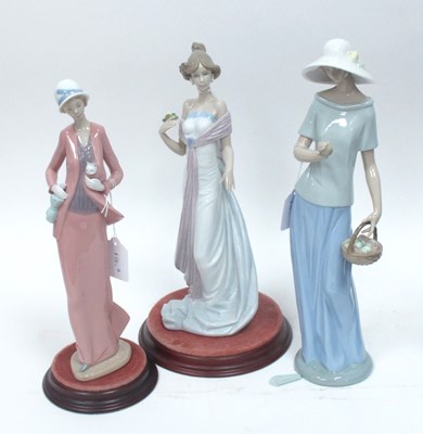 Lot 1071 - A Lladro Pottery Figurine 'Summer Infatuation',...