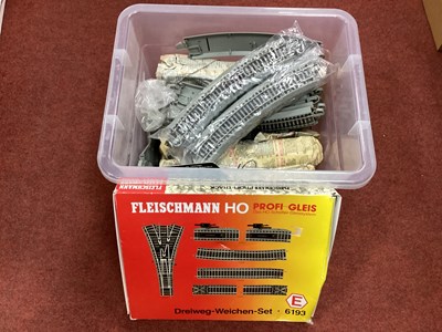 Lot 322 - A Quantity of Bachmann "HO" Gauge E-Z Track,...