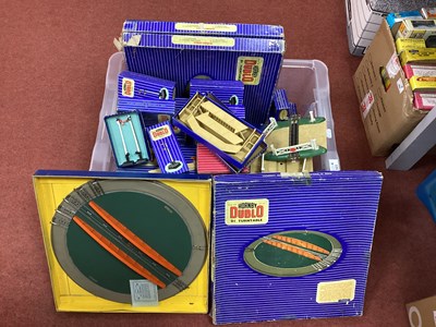Lot 325 - A Quantity of Hornby Dublo Boxed Buildings,...