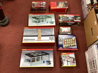Lot 317 - Four Hornby "OO" Gauge/4mm Boxed Skaledale...