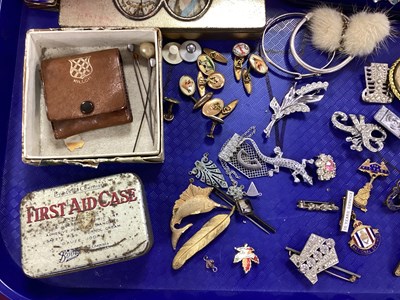 Lot 4 - A Gilt Coloured RAF Sweetheart Badge, stamped "...