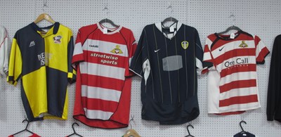 Lot 307 - Football Shirts - Leeds United Nike dark blue...