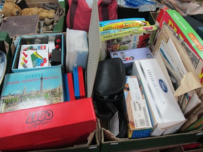 Lot 1105 - A mixed assortment of loose Lego pieces and...
