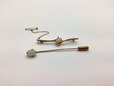 Lot 172 - An Opal Single Stone Bar Brooch, oval collet...