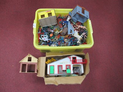 Lot 487 - A quantity of plastic toy soldiers, western...
