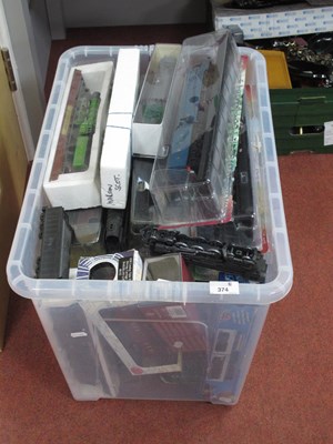Lot 374 - Twenty Plus 'OO' Guage/4mm Plastic Static...