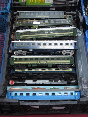 Lot 485 - Twenty Three Items of 'HO' Gauge Continental...