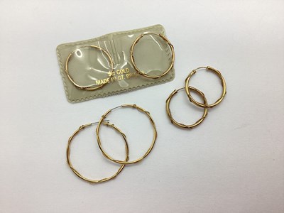 Lot 187 - Modern Hoop Earrings.