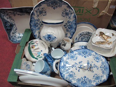 Lot 1019 - Blue-White Tureen, XIX Century meat plate,...