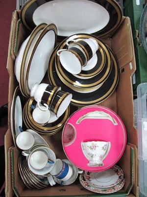 Lot 1090 - Royal Worcester 'Westchester' Table China, of...