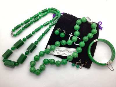 Lot 59 - A "Burmese Jade" Necklace, of Uniform Beaded...