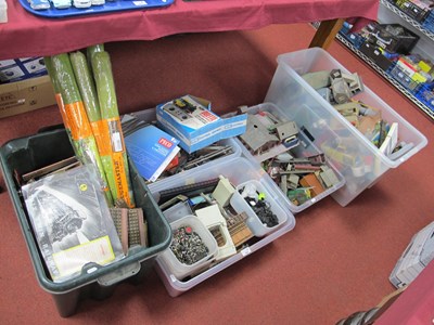Lot 464 - Contents of a "OO" Gauge Model Railway...