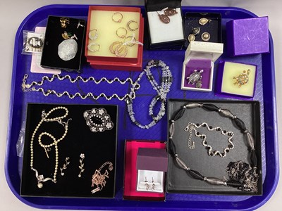 Lot 20 - Assorted Costume Jewellery, including creole...