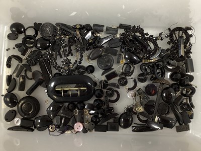 Lot 49 - Victorian Buckle, together with assorted links...