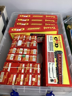 Lot 2 - OO gauge Tri-ang railway rolling stock and...