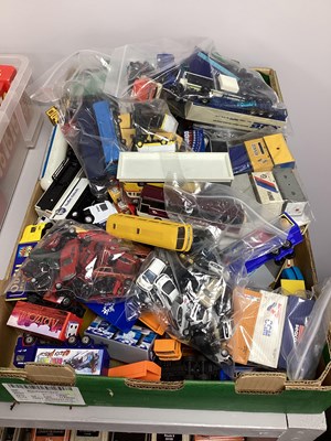 Lot 3 - HO/ OO and similar diecast and plastic line...
