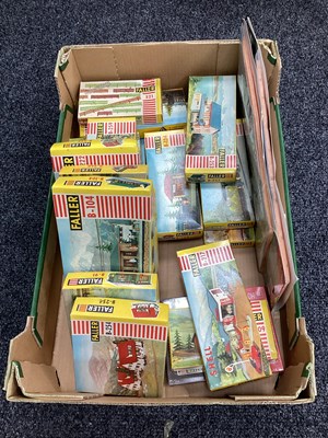Lot 30 - Faller vintage HO lineside kits, appear...