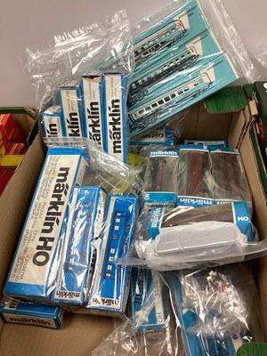 Lot 40 - Marklin HO gauge rolling stock, coaches,...