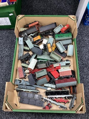 Lot 79 - OO gauge rolling stock, loose, playworn,...