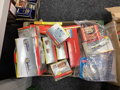 Lot 83 - Hornby OO gauge trackside buildings and...