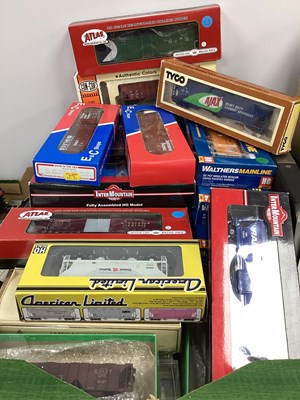 Lot 90 - HO gauge rolling stock mainly American from...