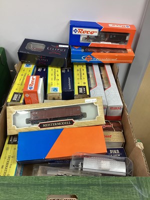 Lot 94 - HO gauge rolling stock from Roco, Liliput,...
