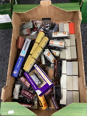 Lot 159 - OO gauge rolling stock, loose, playworn,...