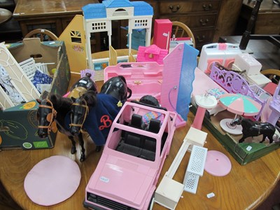 Lot 1041 - Sindy Horses, Palitoy Pippa Horse and horse...