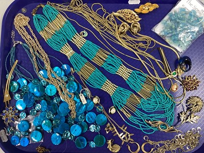 Lot 20 - A Variety of Costume Jewellery, to include...