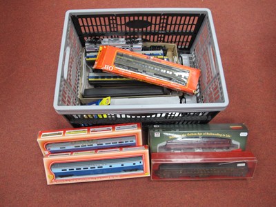 Lot 474 - Fourteen 'HO' Gauge Outline Mainly Loose...