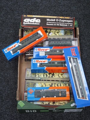 Lot 782 - Fourteen HO Gauge Outline Continental Coaches...