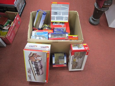 Lot 443 - Eighteen 'OO'Gauge/'HO' Guage Boxed...