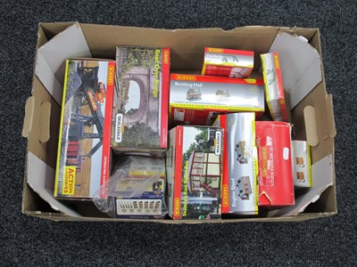 Lot 804 - Eleven OO Gauge Lineside Buildings and...