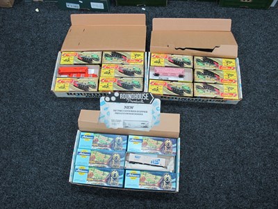 Lot 811 - Thirty Six HO Gauge Outline American Rolling...