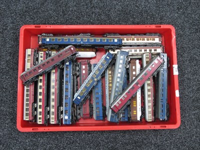 Lot 812 - Approximately Twenty Five HO Gauge Outline...
